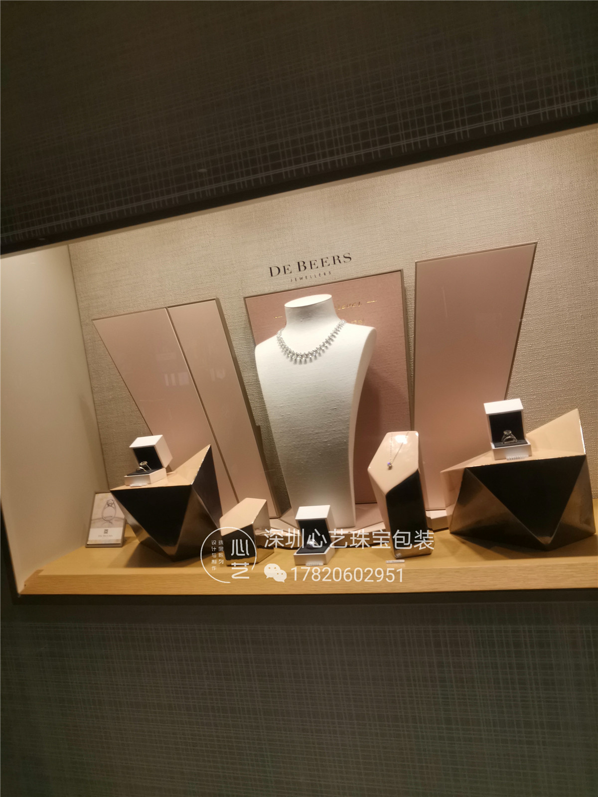 珠宝橱窗陈列
